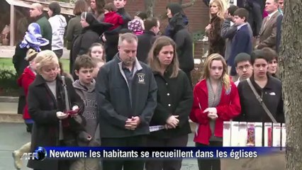 USA: les habitants de Newtown se recueillent dans les églises