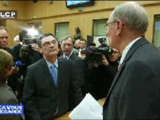 Reportages : Elections législatives partielles : vote sanction pour le PS, poussée de l'UMP et abstention record