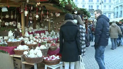 Hongrie: un marché de Noël traditionnel à Budapest