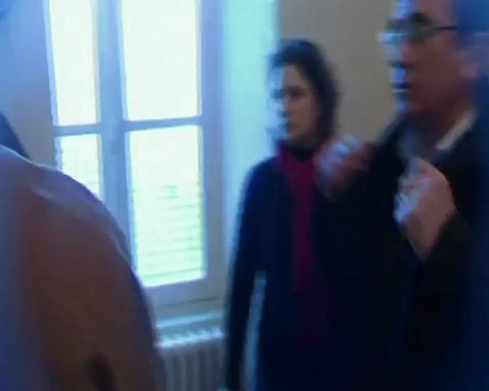 Petite visite du collectif de Châteaubriant opposé au projet d'aéroport à Notre Dame des Landes à Yves Daniel lors de sa permanence lundi 10 décembre à St Julien de Vouvantes