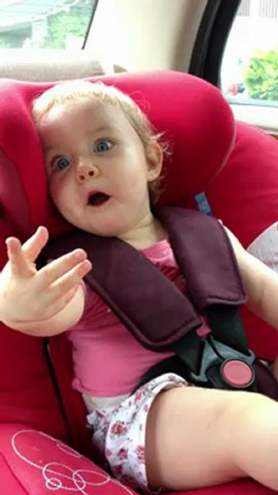 Notre petit clown en voiture!