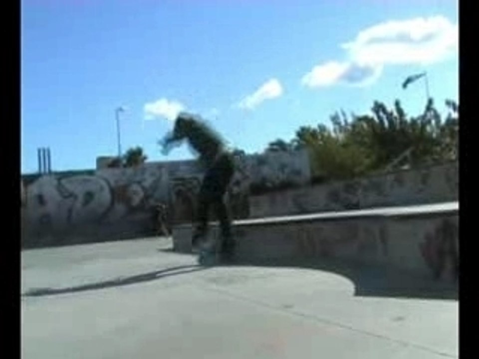 Quelques tricks au skatepark de sète