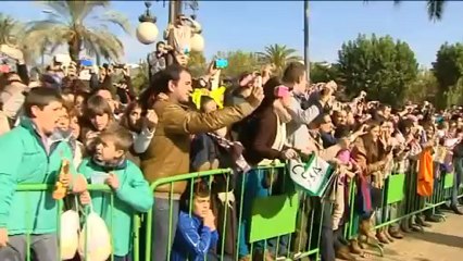 Cientos de aficionados reciben al Barcelona en Córdoba