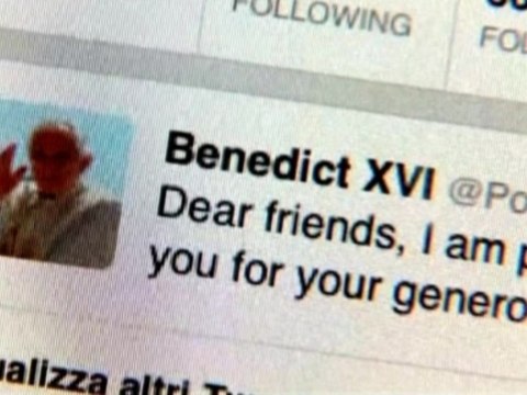 Pope Benedict says thanks, offers a blessing in his first Tweet