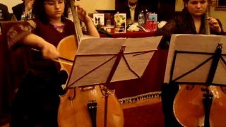 Clara Sofia Lupaşcu- clasa a V-a Andreea Ionescu- clasa a X-a  Concert ptr 2 violoncele, Antonio Vivaldi