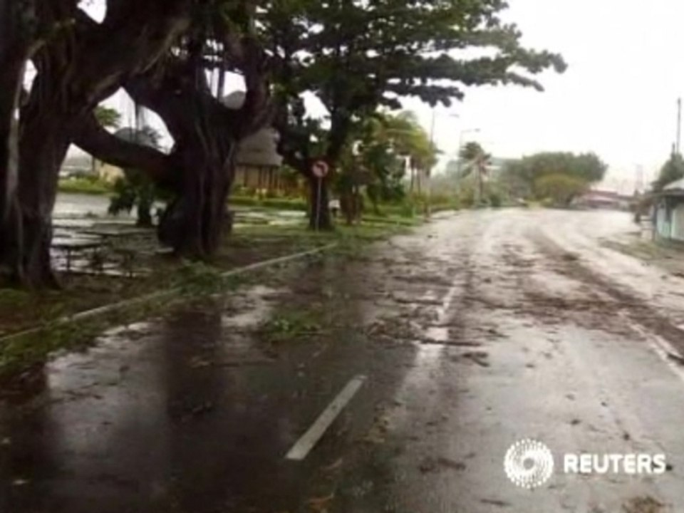 Disaster declared as cyclone slams Samoa