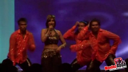 Australian Pop Star Aiysha Saagar Performs Marathi Song "Rikshawala" @ Bright Awards !