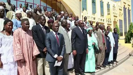Mali: passation de pouvoir entre l'ex et le nouveau 1er ministre