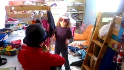 Yaële danse, Noah lui fait la lumière !!!!