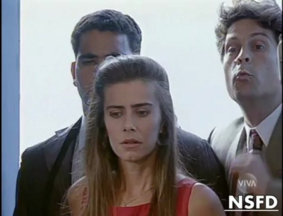 FELICIDADE - Déborah humilha Helena; Helena é humilhada por Déborah