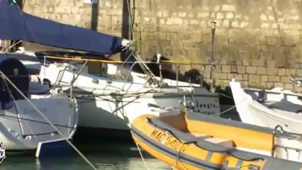 Un journaliste de Moto tombe à l'eau stupidement dans le port de Saint Martin