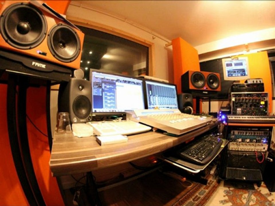 Paul Phoenix feat Thomsen- Beautiful