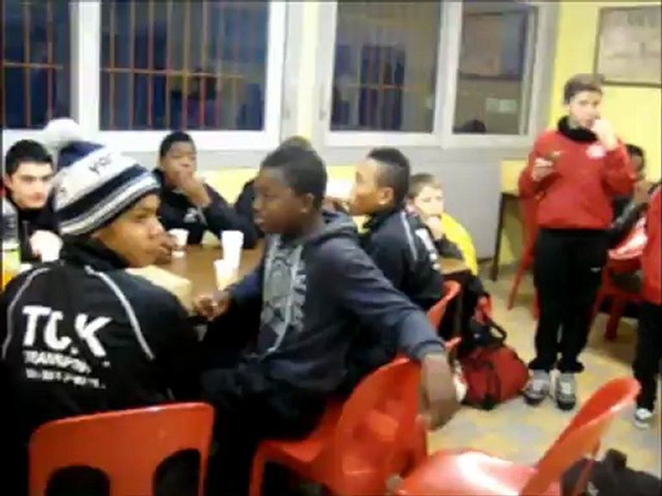 CHANT DE VICTOIRE DES U15 DSR APRES LEUR VICTOIRE 8-3 CONTRE BOBIGNY