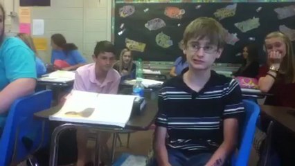 Miúdo super talentoso anima a sala de aula a fazer beatbox