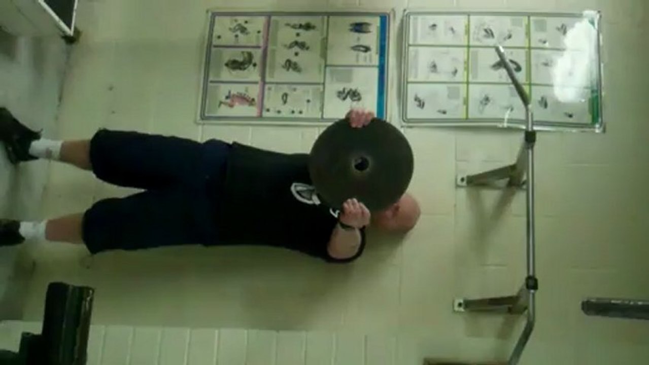 Mikey in the 15kg Plate Hold Section of the Hold-Press-Chin Challenge on Konkura