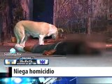 Niega Homicidio / Perro Triste por muerte de su amo ( Sad Dog )