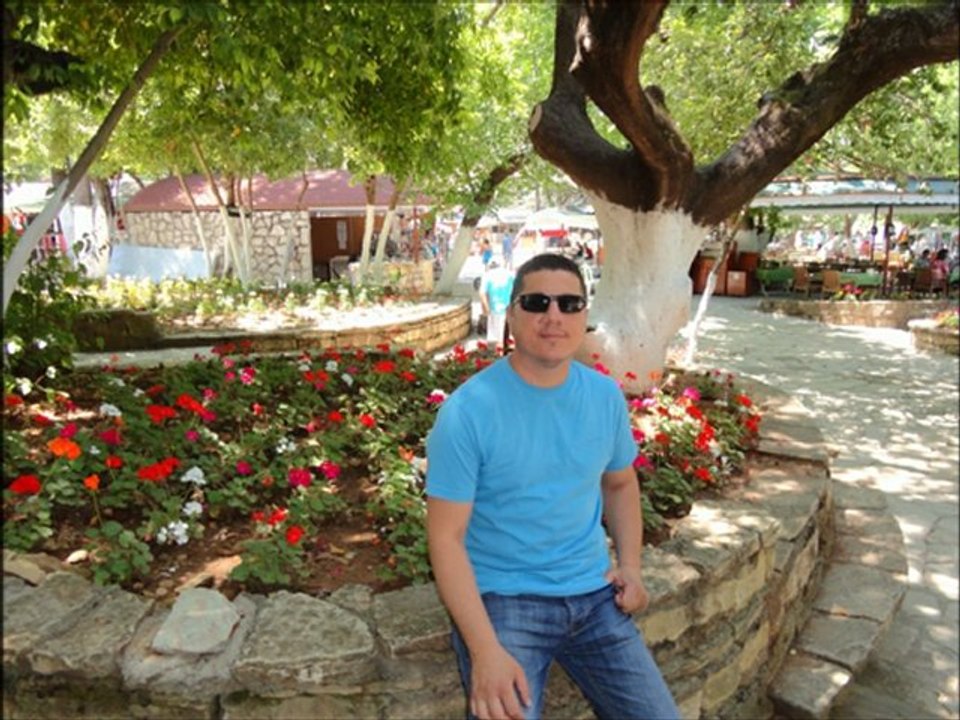 SENİ SEVEN ÖLDÜ ZALİM