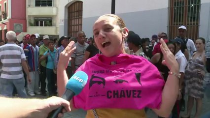 Partidários manifestam apoio a Chávez