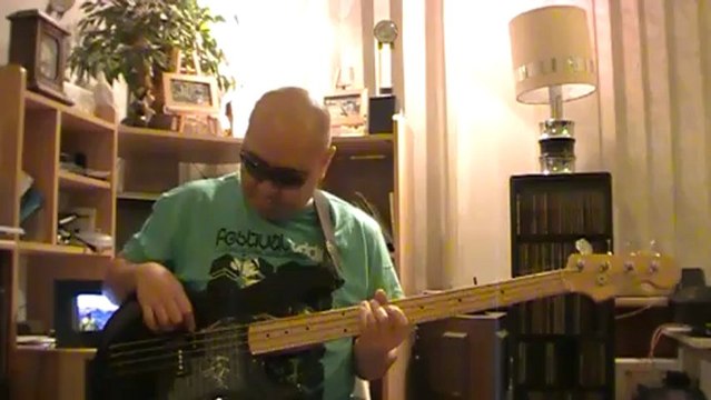 Do they know it's christmas Band aid basscover Bob Roha