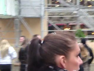 Déploiement du Drapeau Belge en Haut du "Sapin éléctronique" de Bruxellles