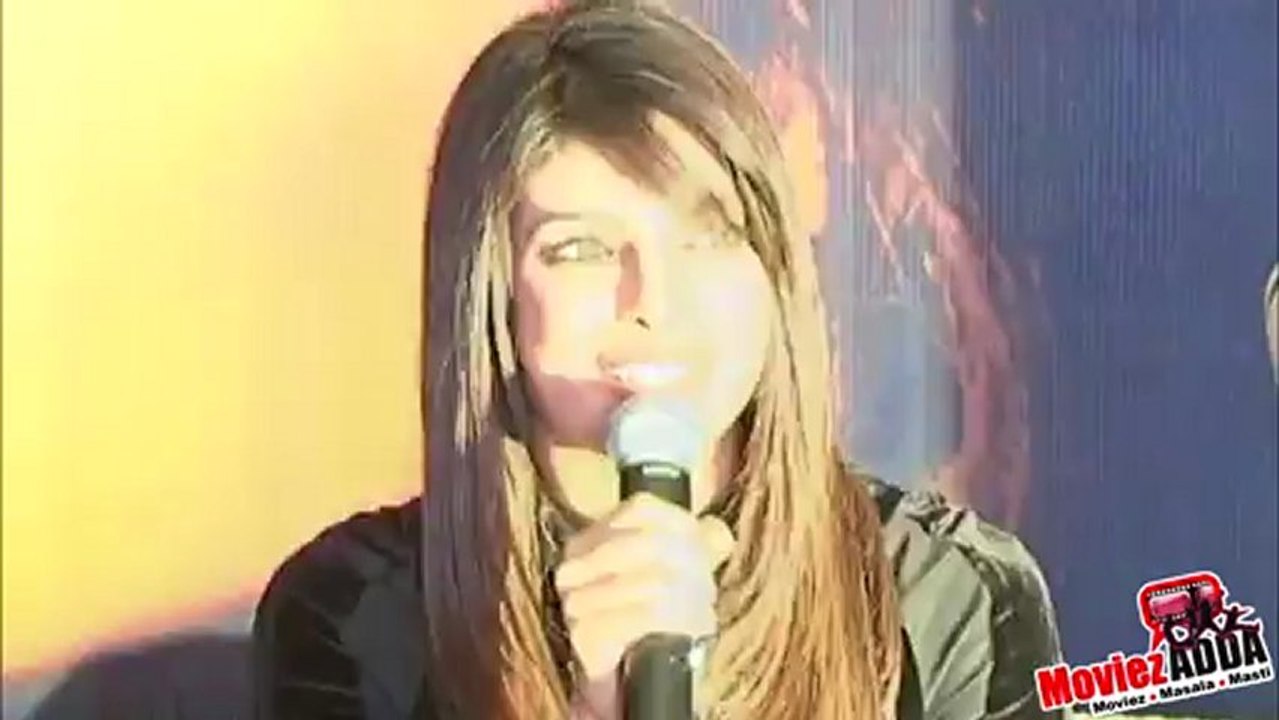 Priyanka Chopra Turns DJ For A Night   Club-Crawling From Hard Rock Café To F-bar !