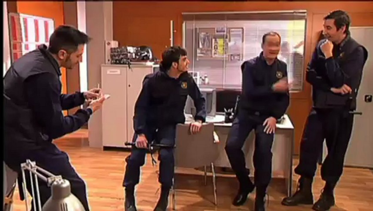 TV3 - Polònia - Felip Puig renya els Mossos