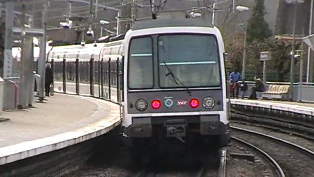 MI79 rénovée : Départ de la gare de Bures sur Yvette sur la ligne B du RER