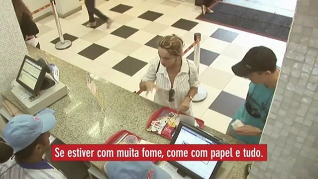 Rede de fast food cria embalagem comestível para seus lanches Matéria completa: canaltech.com.br/noticia/curiosidades/Rede-de-fast-food-Bobs-cria-papel-comestivel-para-seus-lanches/#ixzz2F99iQ3QO O conteúdo do Canaltech é protegido sob a licença