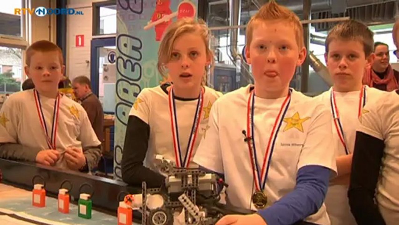 Slimme robots dagen elkaar uit tijdens First Lego League - RTV Noord