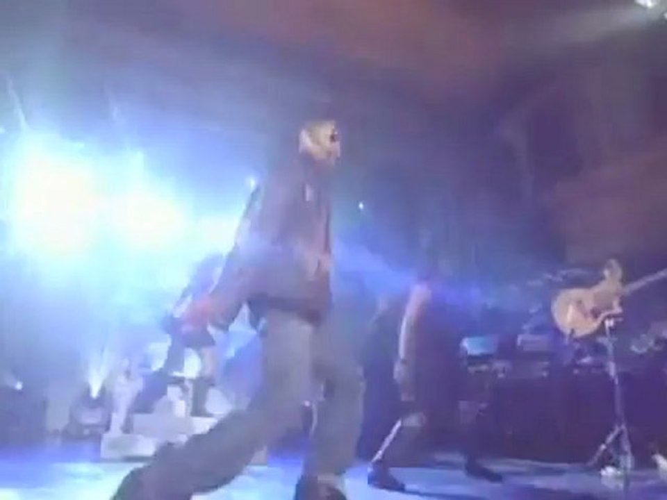 Usher - Performs "U Don't Have To Call"
