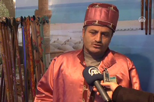 Ebrulu bastonlarla dünyaya açıldı