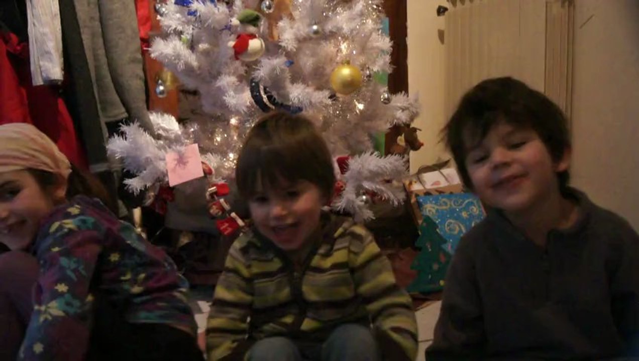 les loulous chantent petit papa Noël