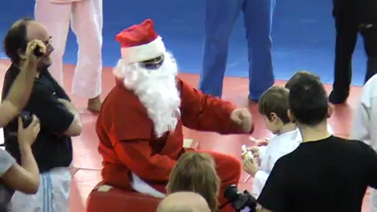 AVEC PERE NOEL SUPER FUN DU JUDO
