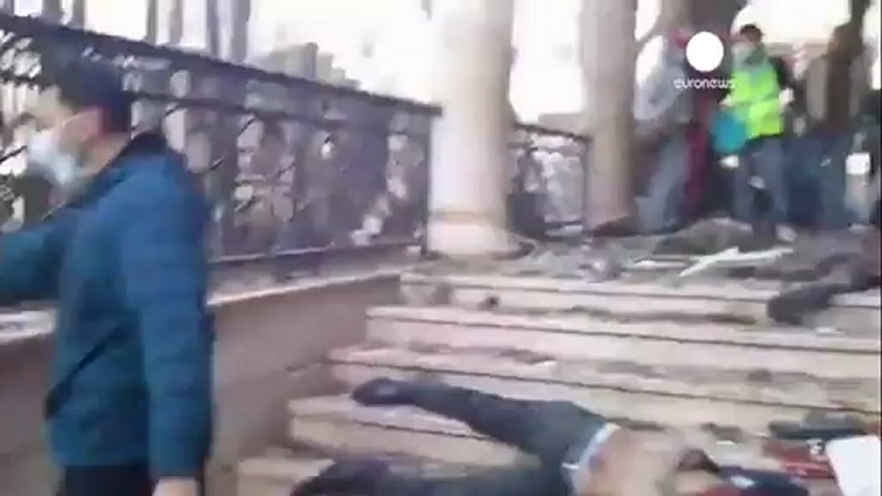 Siria, 25 morti nel raid aereo contro campo profughi...