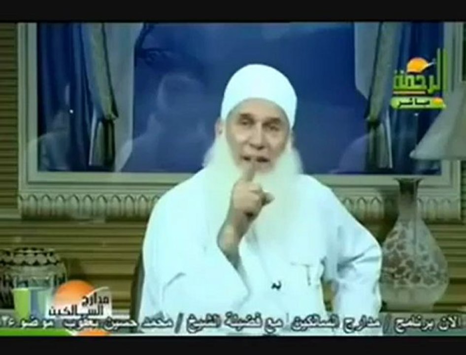 من غسل يوم الجمعة واغتسل ثم بكر وابتكر ومشى ولم يركب