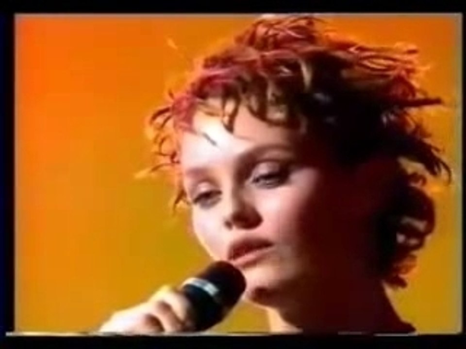 Mistral Gagnant par Vanessa Paradis