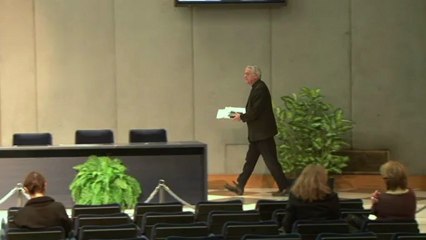 Pope pardons 'Vatileaks' butler, expels him from Vatican