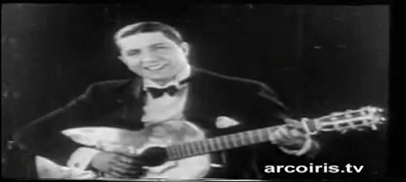 CARLOS GARDEL - ASI CANTABA GARDEL - CRÓNICA MUSICAL