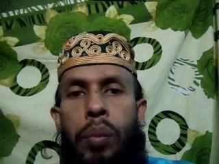 The  Prophet  pbuh  offered  salat  in  a  square  garment (khamisa)  having  marks