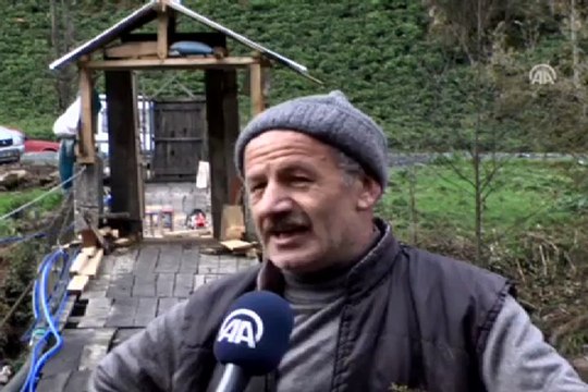 Asma köprüye kilit vurdu