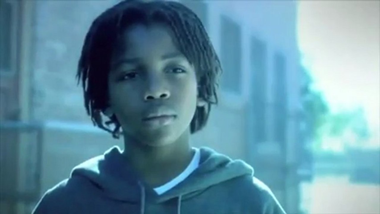 Give a little love - Křižovatka Commercial