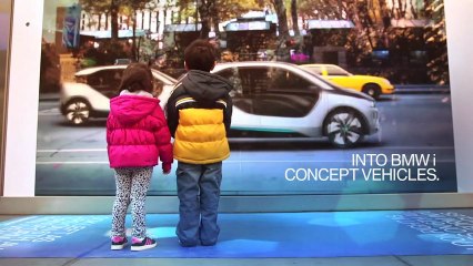 Video herunterladen: BMW i - L'écran numérique qui transforme en voiture hybride et tout-électrique