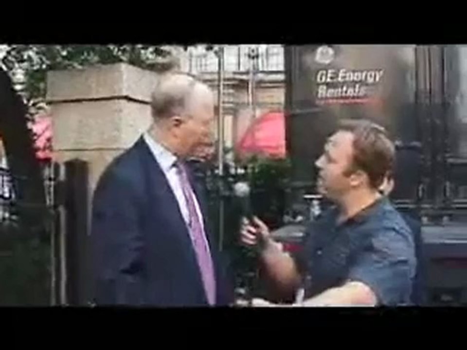 Alex Jones confronts David Gergen (SD)