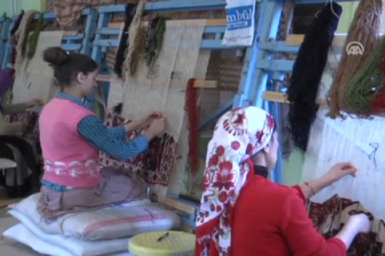 İlmek ilmek Hakkari kilimi