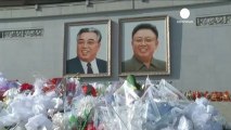 Kim Jong İl Kuzey Kore'de törenlerle anıldı