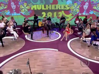 Fátima Bernardes abre seu guarda roupa e mostra todo o seu figurino