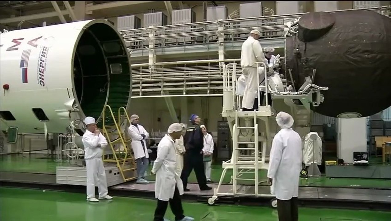 [ISS] Soyuz TMA-07M Spacecraft Encapsulated in Payload Fairing