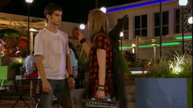 Gil vai atrás de Lia