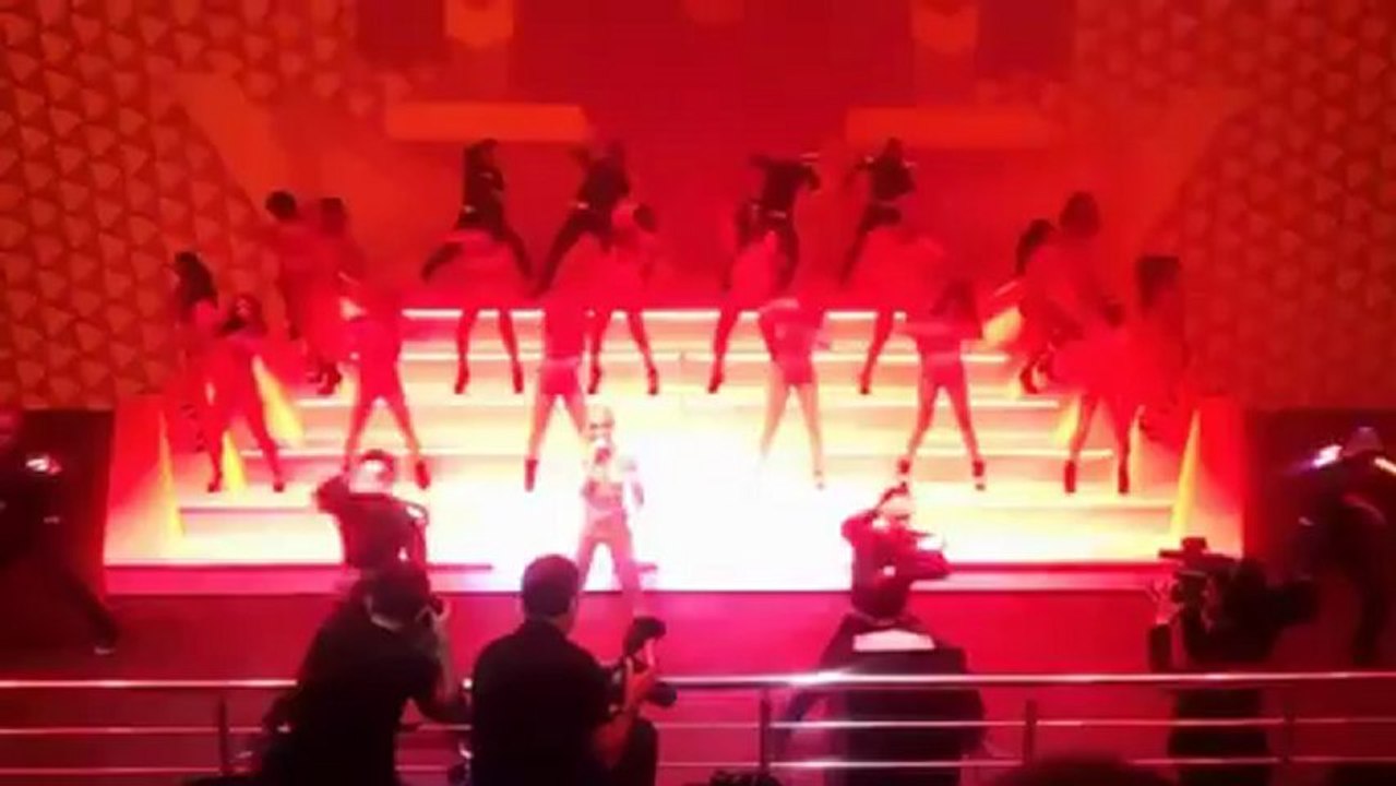 Hadise - Clio Lansman Show (Biz Burdayız)_(360p)