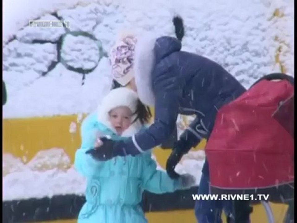 Понад місяць не працюють ліфти у висотках Рівного.mp4